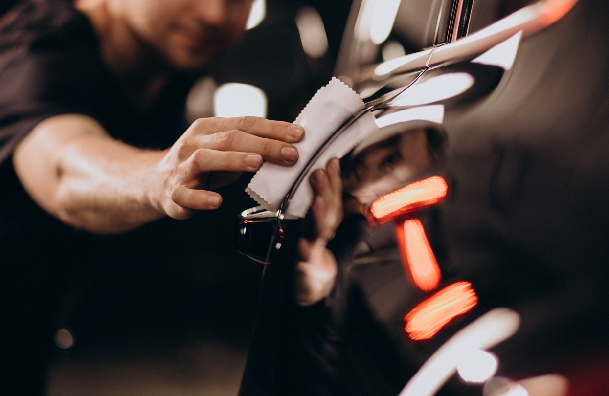 Lackierte Kotflügel – warum sie hergestellt werden, wie sie entstehen und wie man sie pflegt 2025