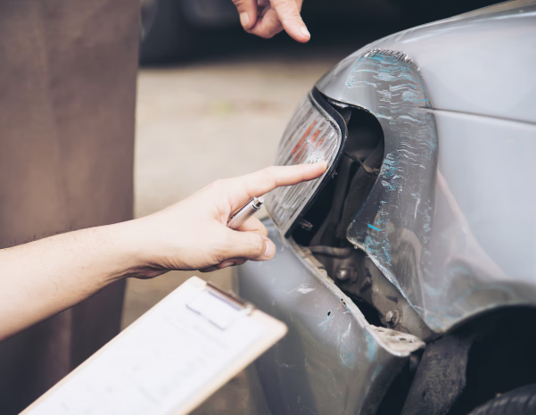 Junger Fahrer und der erste Auffahrunfall – wie damit umgehen, was lernen und worauf achten im Jahr 2026?
