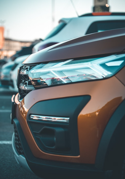 Wie findet man den Lackcode bei einem Dacia? Der komplette Leitfaden für Autofahrer 2026