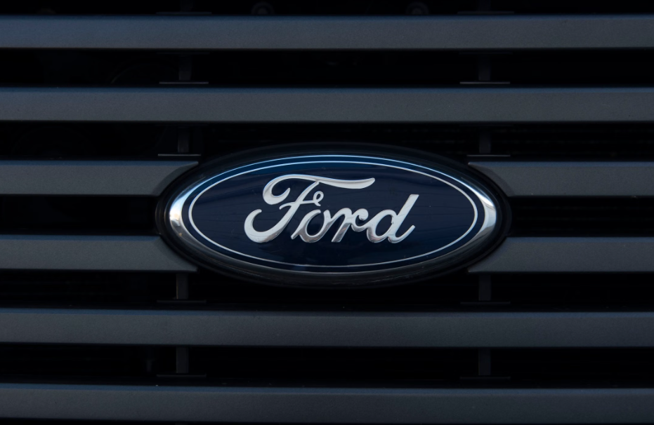 Wie findet man den Lackcode bei einem Ford? Der komplette Leitfaden für Autofahrer 2026